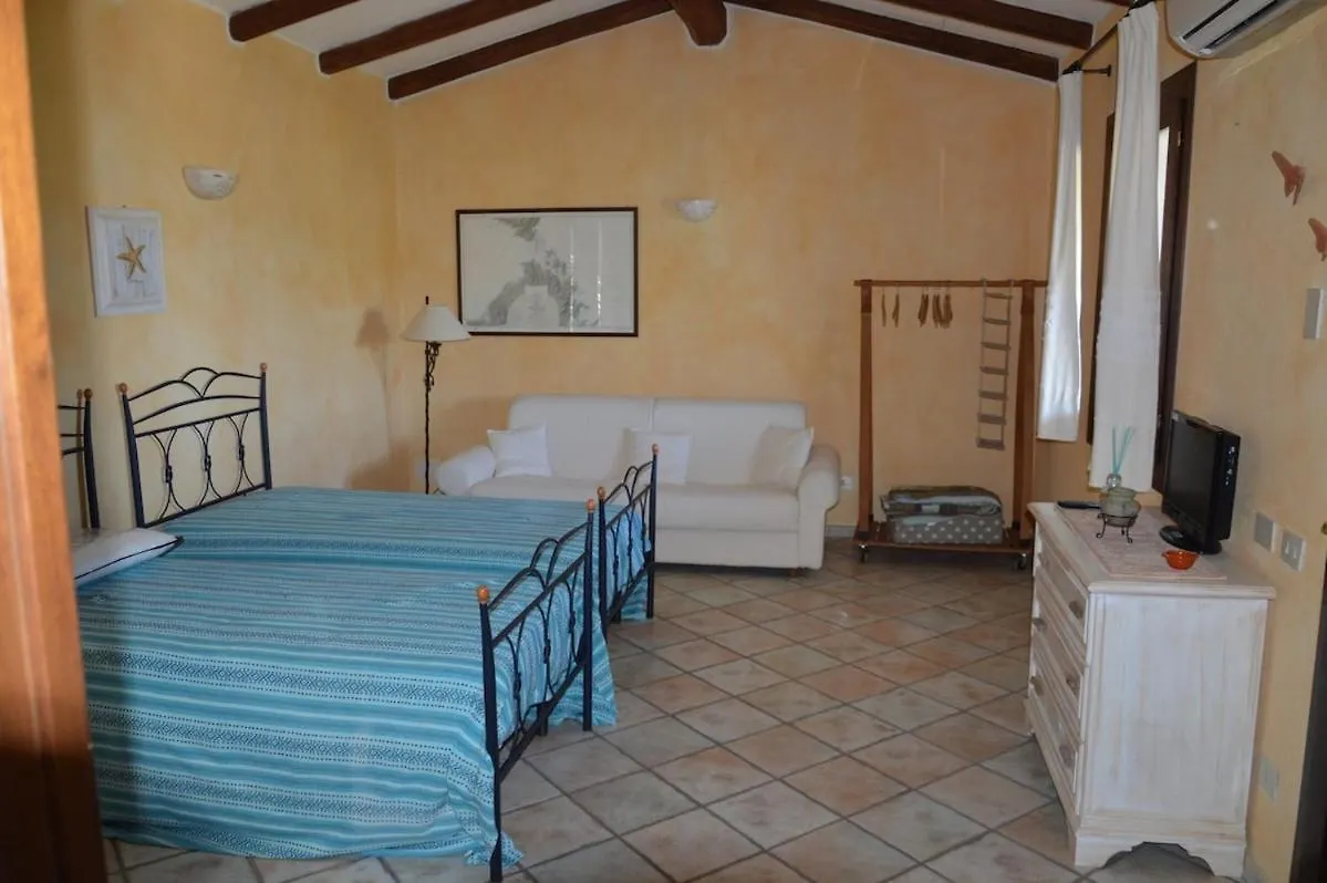 Villa, Private Garden Of Eden, And Stunning Vistas Pittulongu